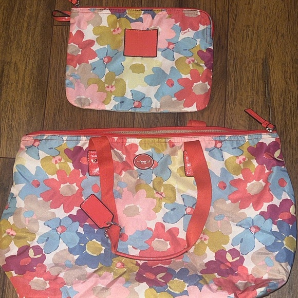 Coach Getaway Floral Weekender Bag With Pouch - Picture 10 of 12